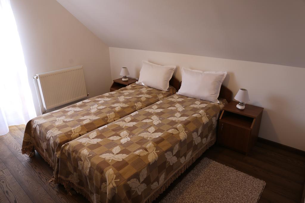Ezuestfenyo Agroturisztikai Panzio Hotel Borzont Bagian luar foto