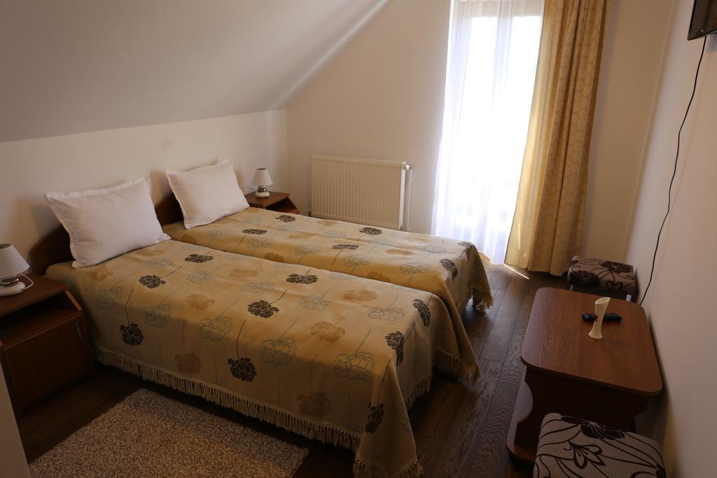 Ezuestfenyo Agroturisztikai Panzio Hotel Borzont Bagian luar foto