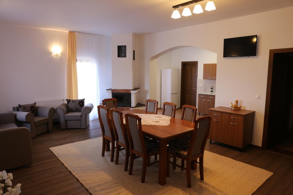 Ezuestfenyo Agroturisztikai Panzio Hotel Borzont Bagian luar foto