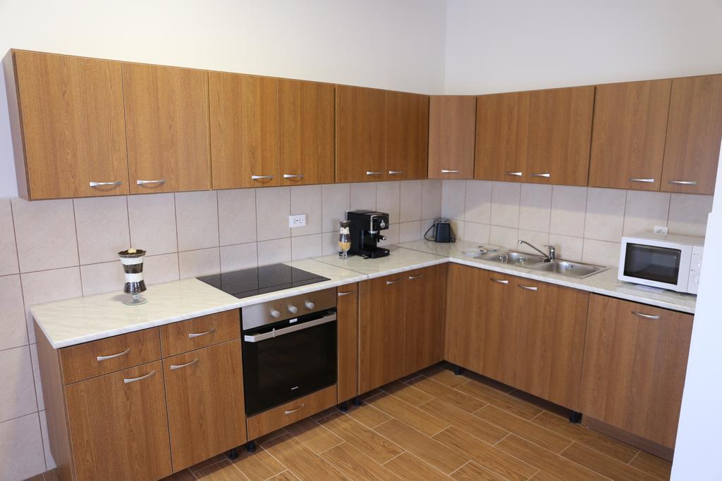 Ezuestfenyo Agroturisztikai Panzio Hotel Borzont Bagian luar foto