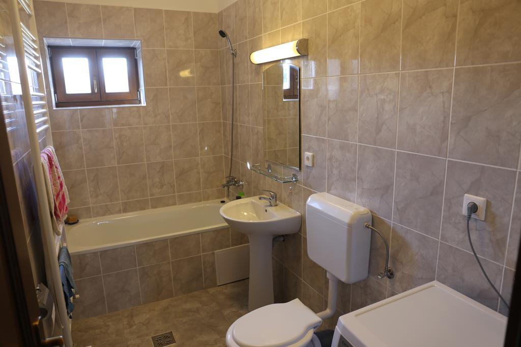 Ezuestfenyo Agroturisztikai Panzio Hotel Borzont Bagian luar foto